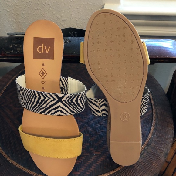 Sandals with yellow and animal print.  S17 - Picture 2 of 6